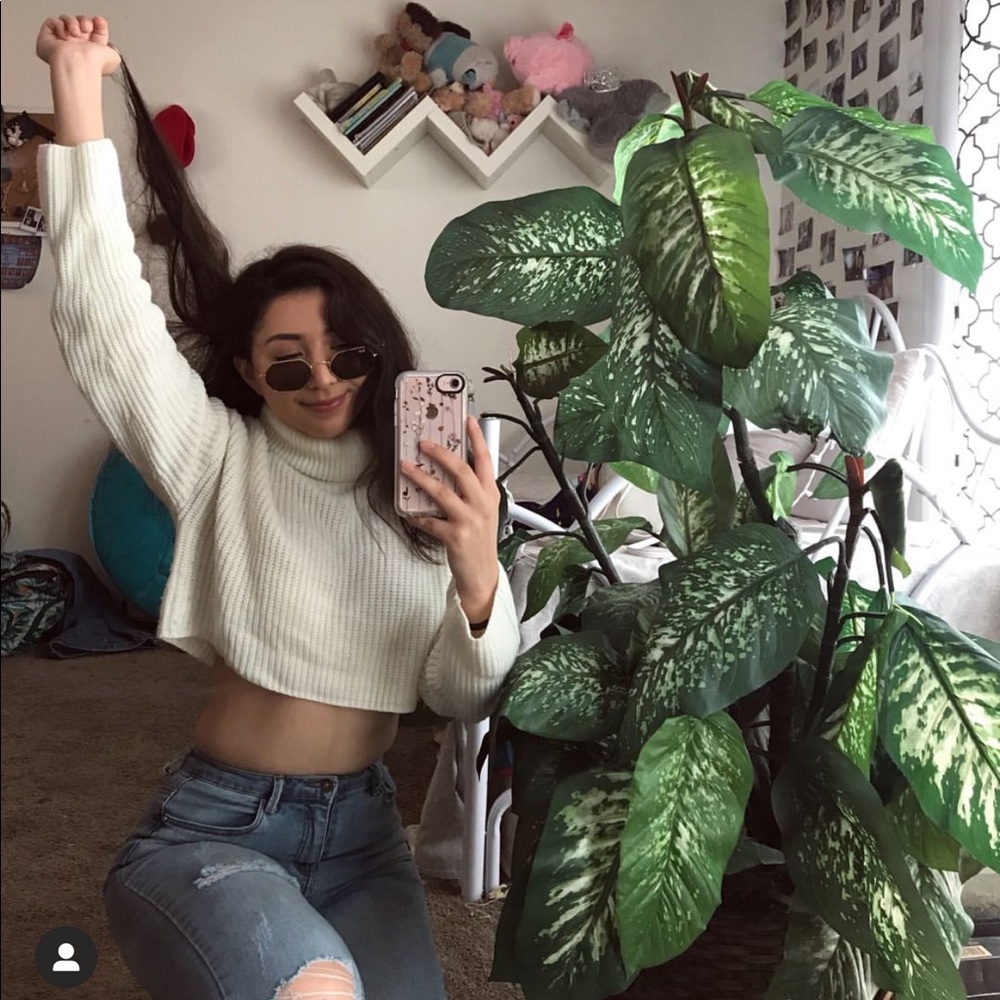 White Cropped Turtleneck from Missguided 🕊